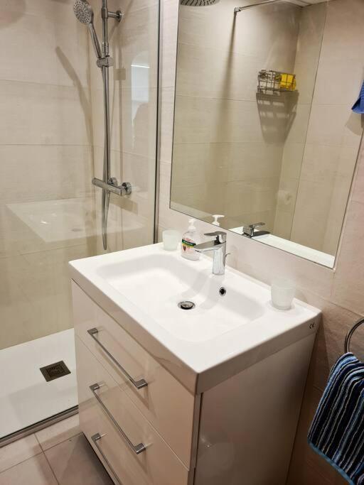 Estepona Port Beachside Apartment - Marina Bay エクステリア 写真