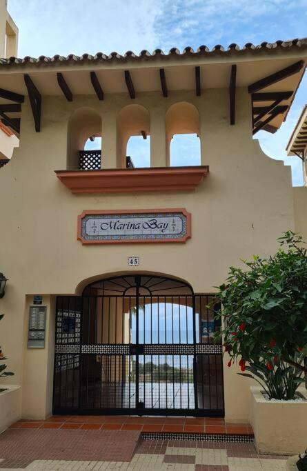 Estepona Port Beachside Apartment - Marina Bay エクステリア 写真